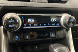 valkoinen Toyota RAV4 2022 kuva 25.