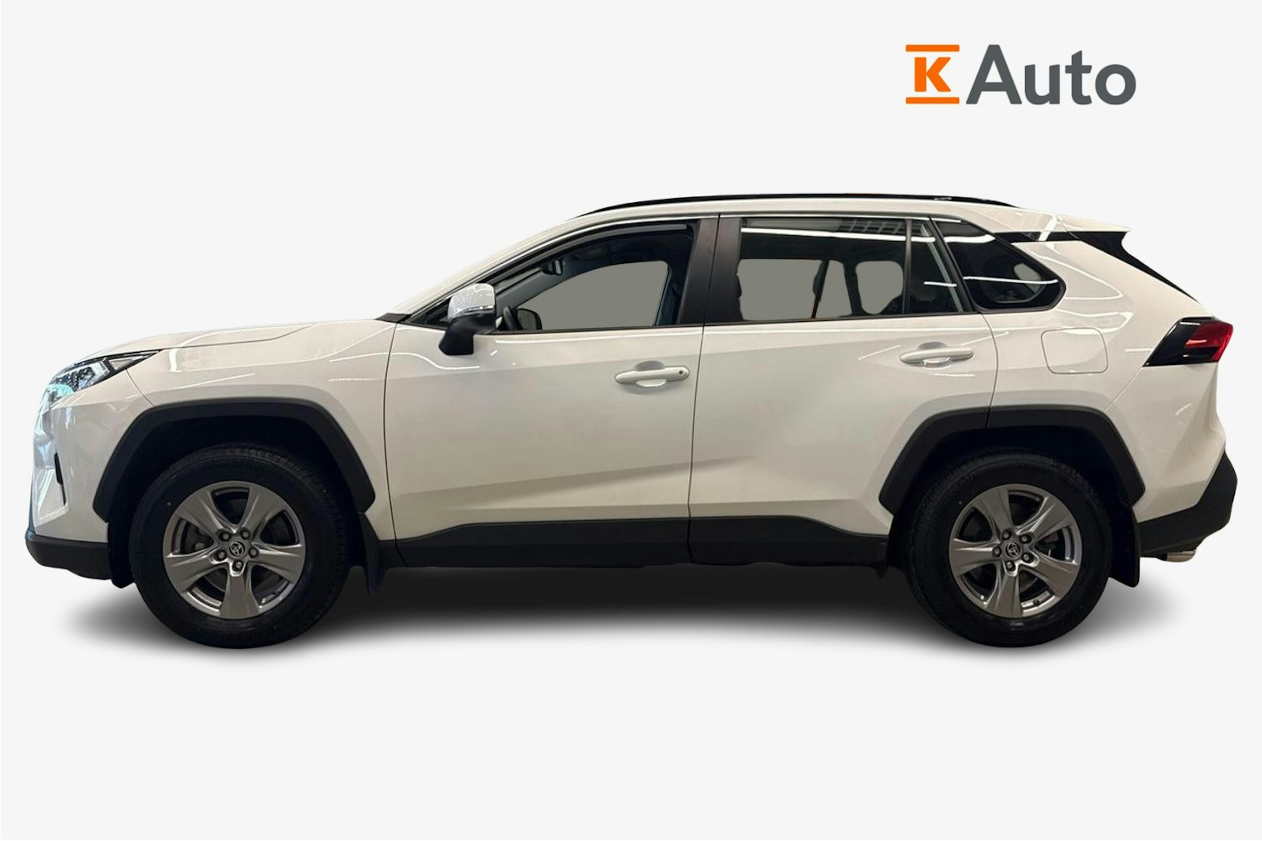 valkoinen Toyota RAV4 2022 kuva 5.