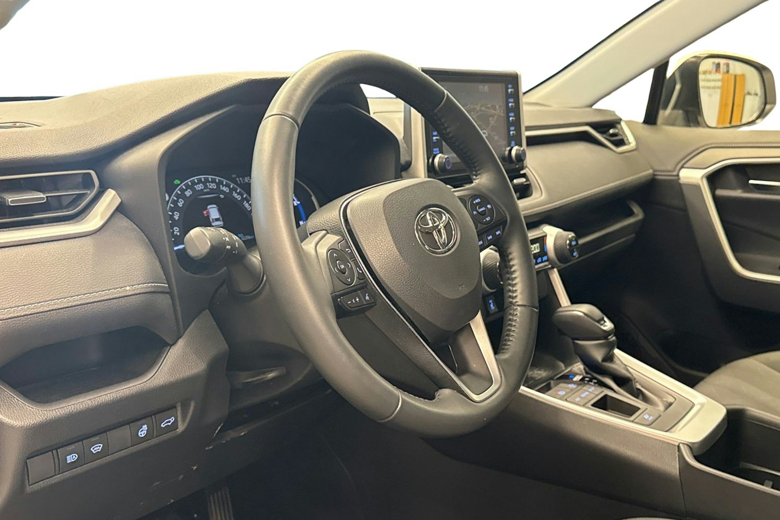 valkoinen Toyota RAV4 2022 kuva 6.