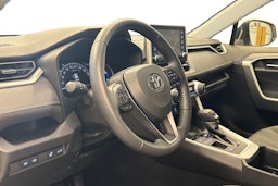 valkoinen Toyota RAV4 2022 kuva 6.