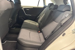 valkoinen Toyota RAV4 2022 kuva 8.