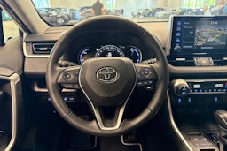 valkoinen Toyota RAV4 2022 kuva 11.