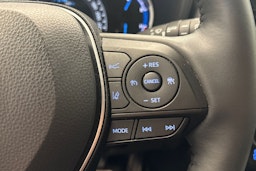 valkoinen Toyota RAV4 2022 kuva 13.