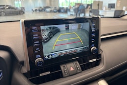valkoinen Toyota RAV4 2022 kuva 18.