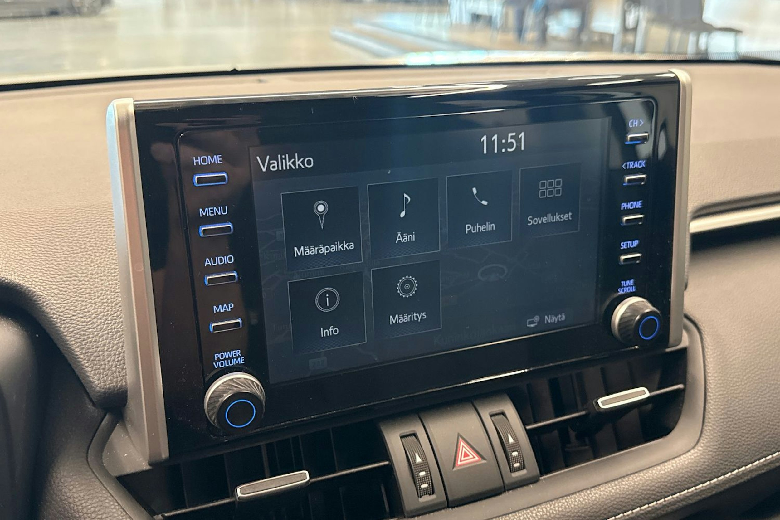 valkoinen Toyota RAV4 2022 kuva 19.
