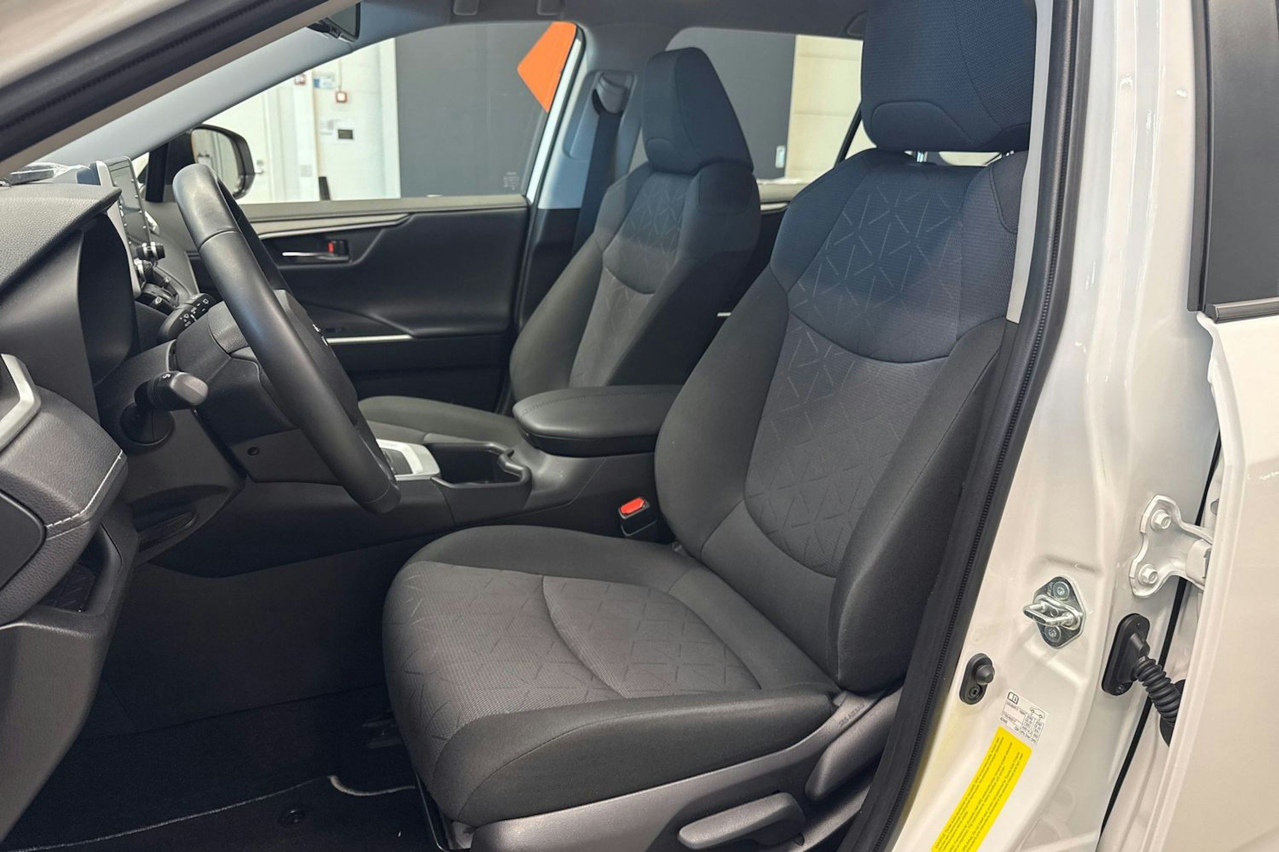 valkoinen Toyota RAV4 2022 kuva 20.