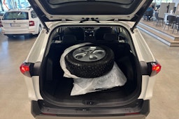 valkoinen Toyota RAV4 2022 kuva 21.