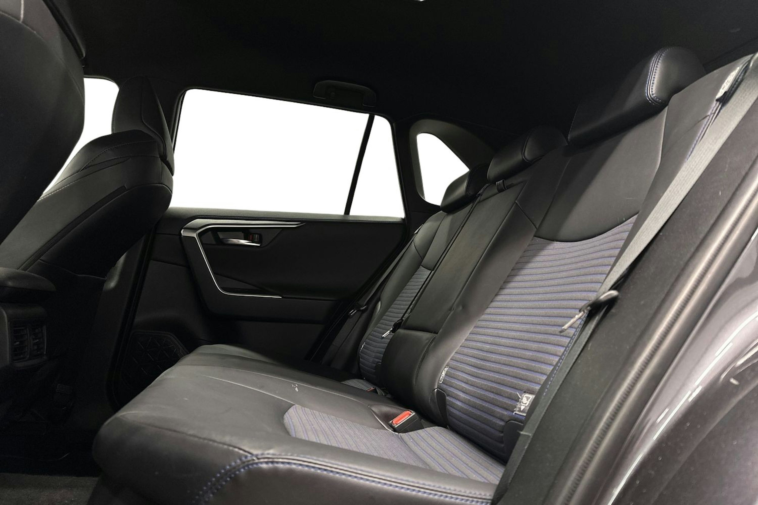 harmaa Toyota RAV4 2022 kuva 10.