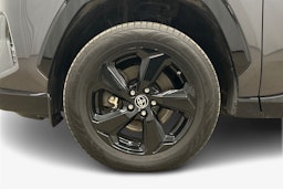 harmaa Toyota RAV4 2022 kuva 11.