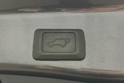 harmaa Toyota RAV4 2022 kuva 15.