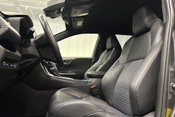 harmaa Toyota RAV4 2022 kuva 18.