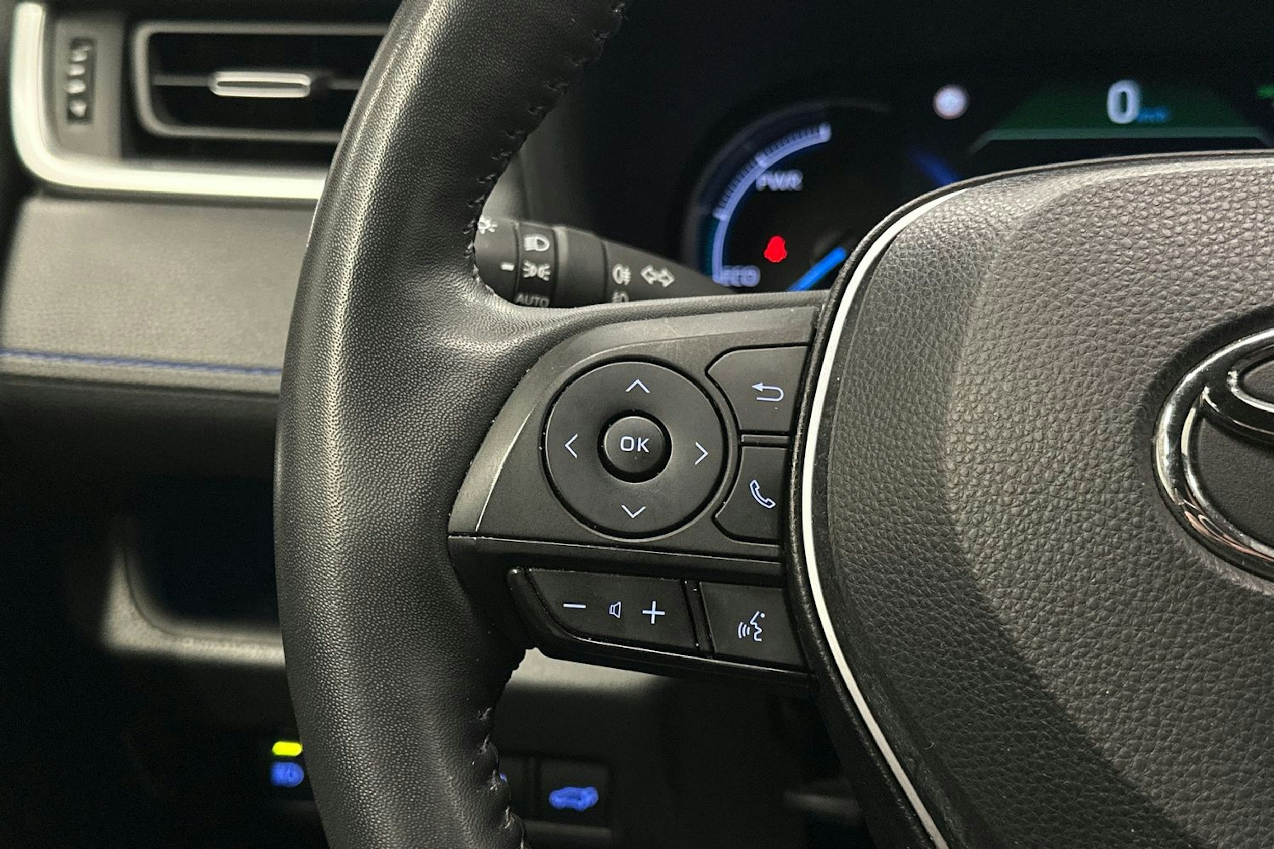 harmaa Toyota RAV4 2022 kuva 21.