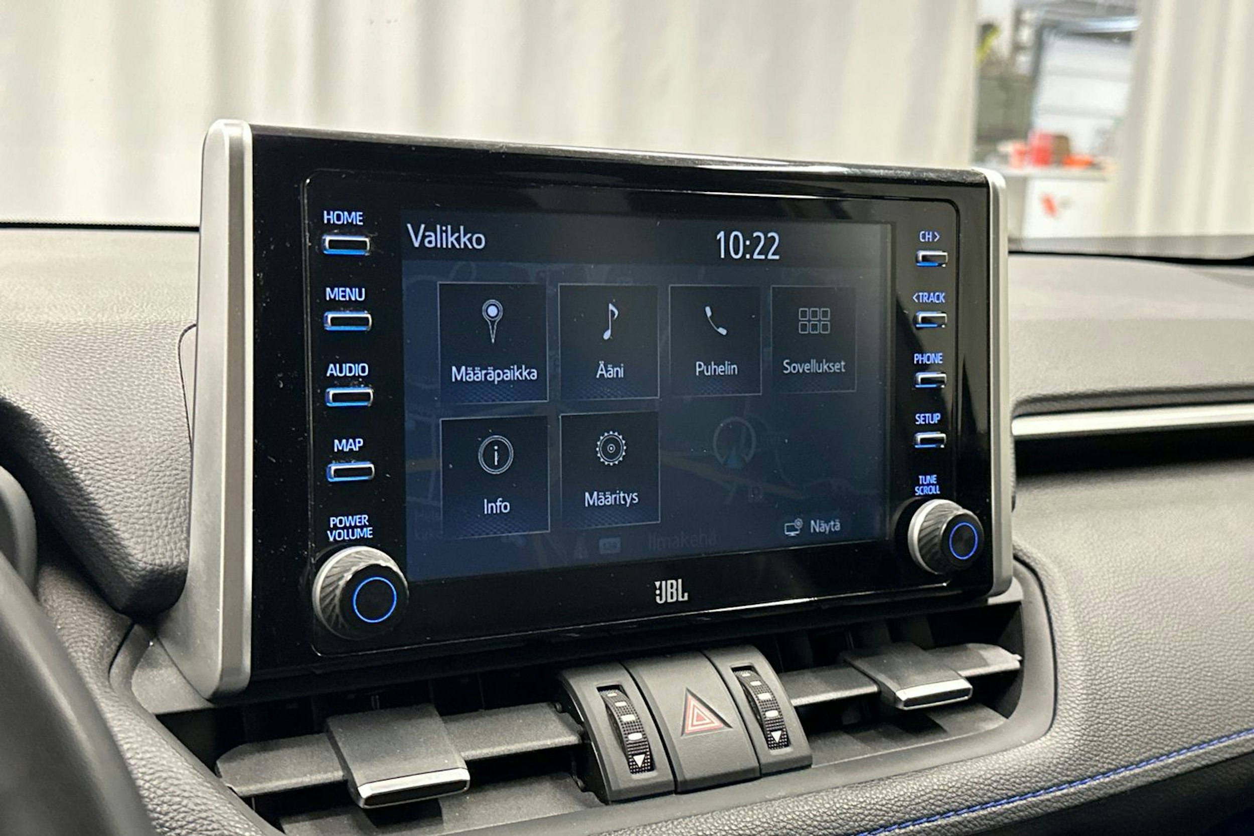 harmaa Toyota RAV4 2022 kuva 29.