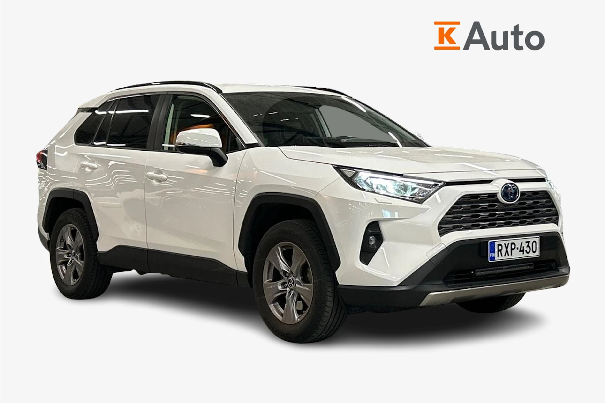valkoinen Toyota RAV4 2022 kuva 1.