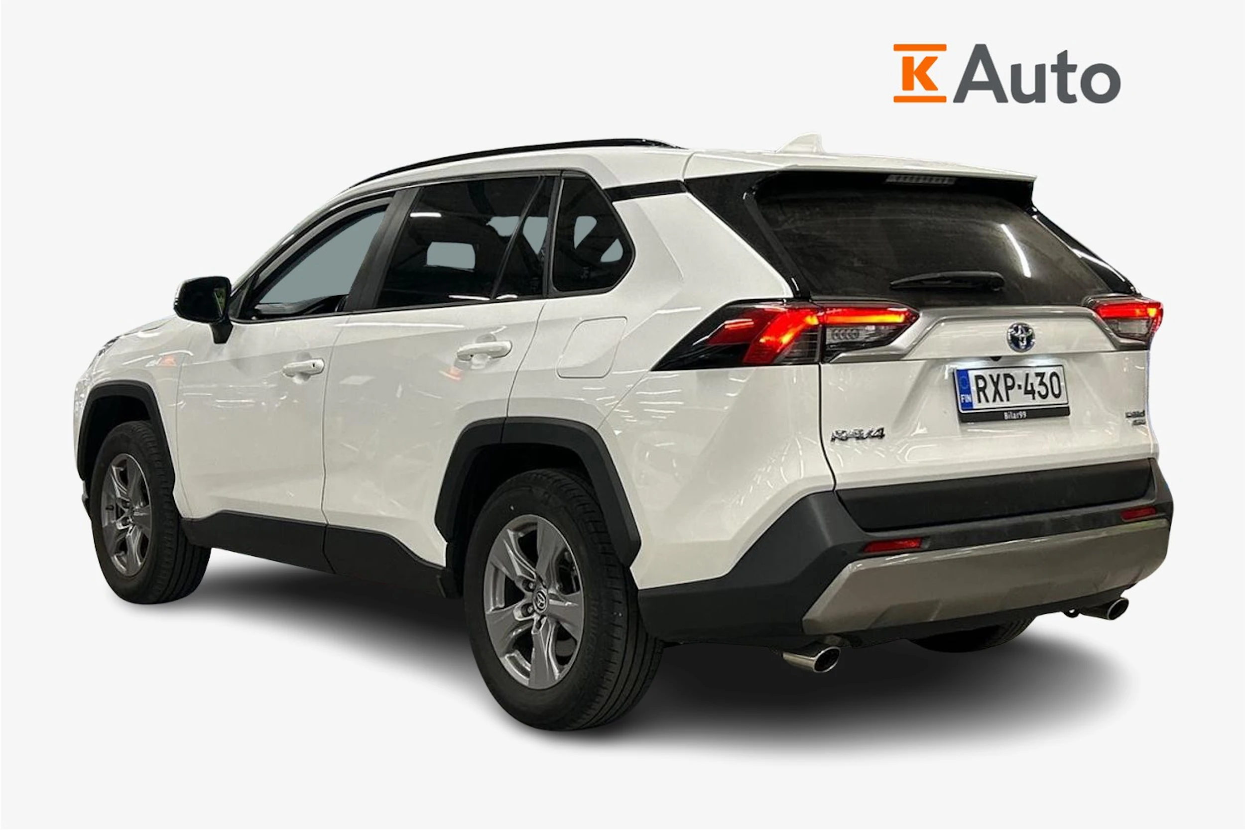 valkoinen Toyota RAV4 2022 kuva 2.