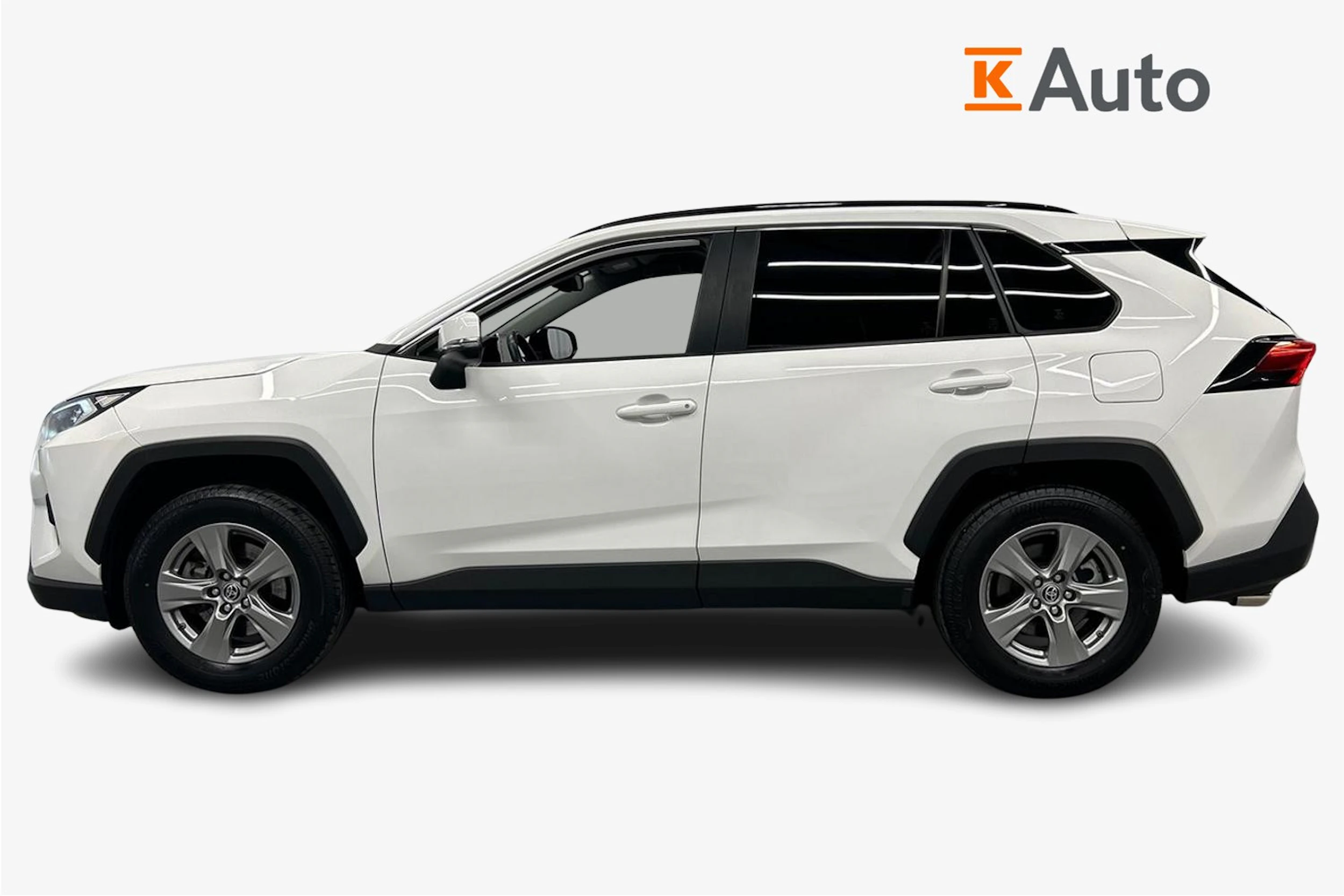 valkoinen Toyota RAV4 2022 kuva 7.