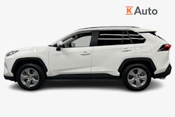 valkoinen Toyota RAV4 2022 kuva 7.