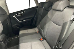 valkoinen Toyota RAV4 2022 kuva 11.