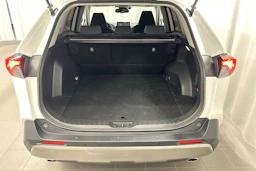 valkoinen Toyota RAV4 2022 kuva 17.