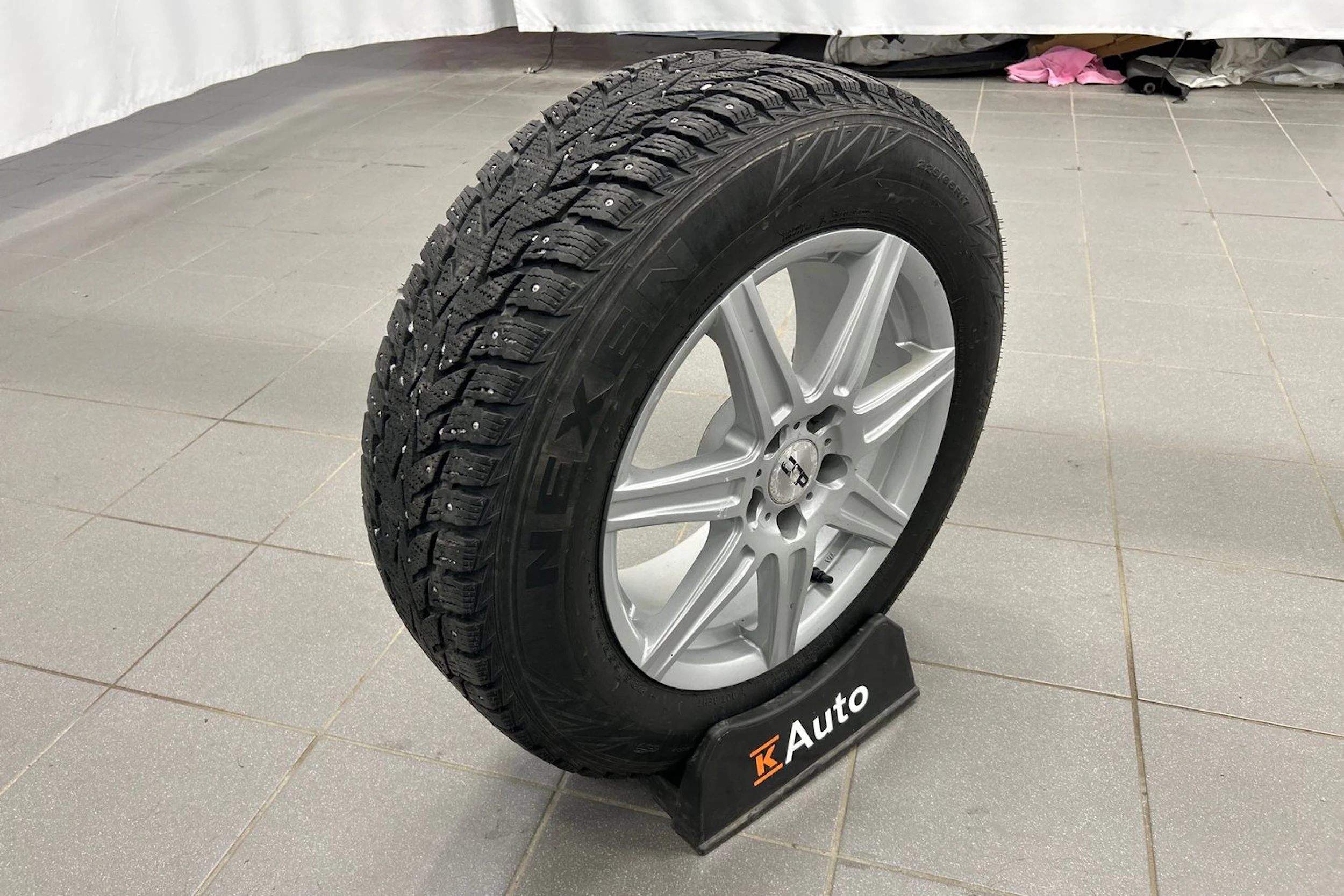 valkoinen Toyota RAV4 2022 kuva 18.