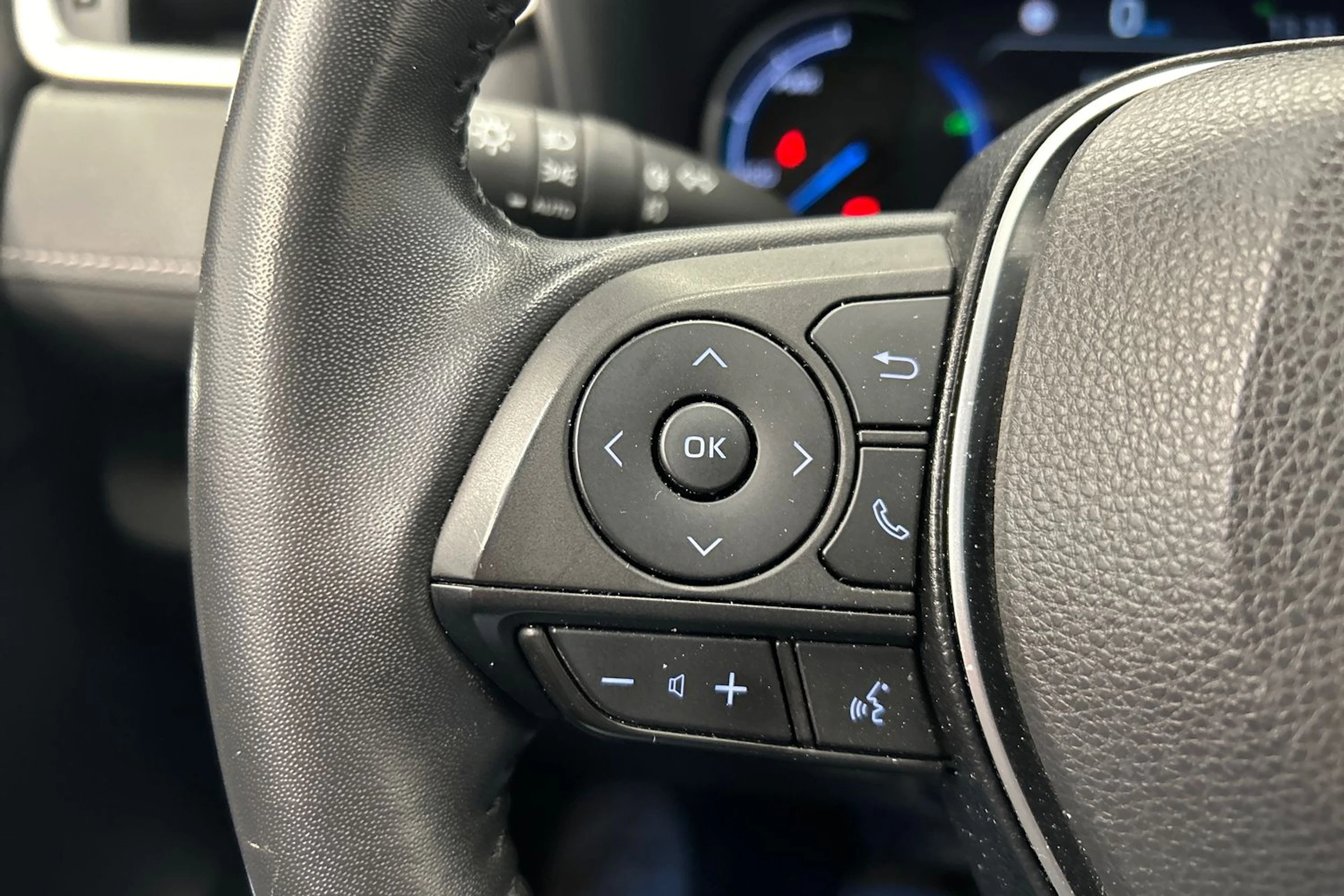 valkoinen Toyota RAV4 2022 kuva 20.