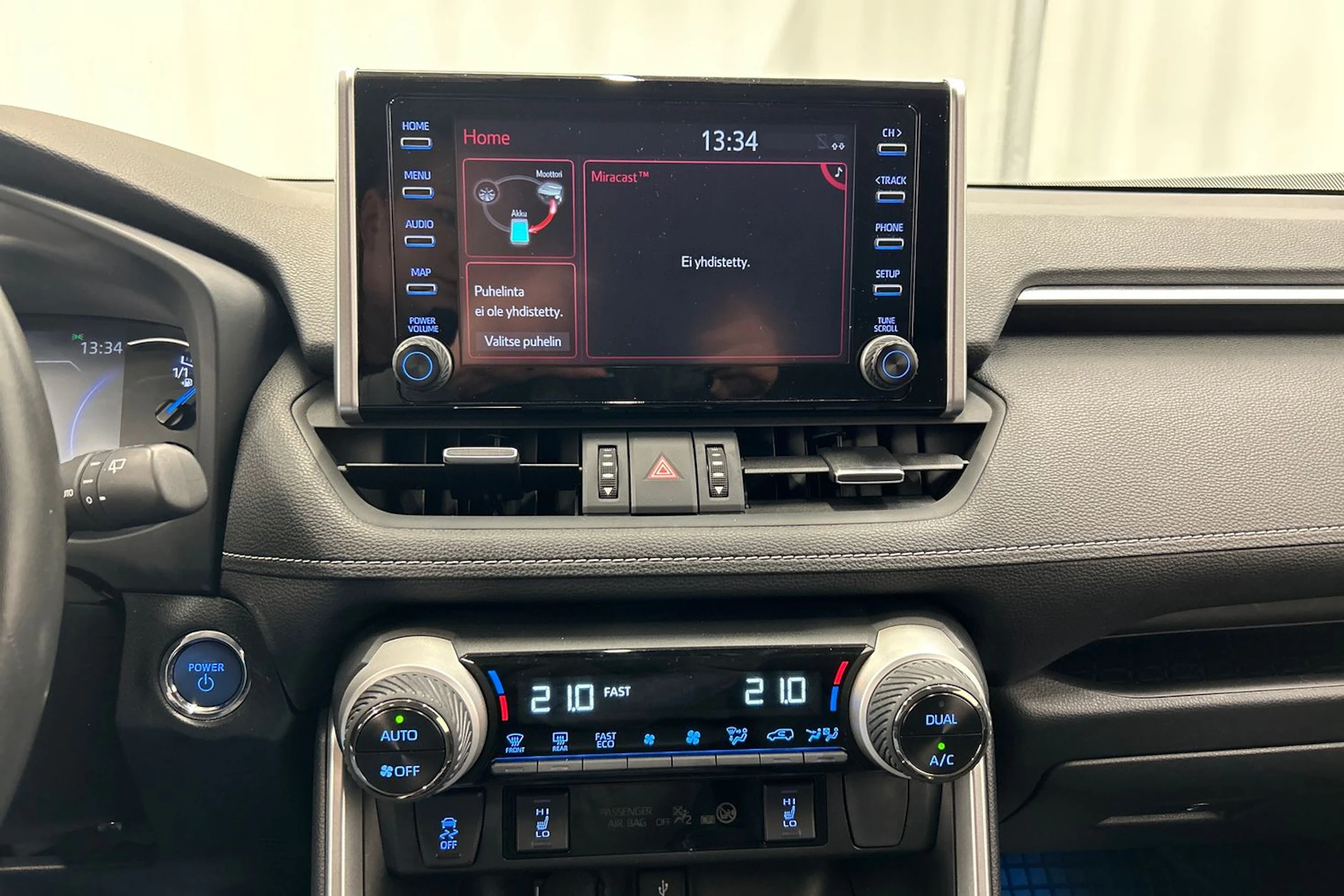 valkoinen Toyota RAV4 2022 kuva 22.