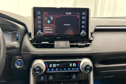 valkoinen Toyota RAV4 2022 kuva 22.