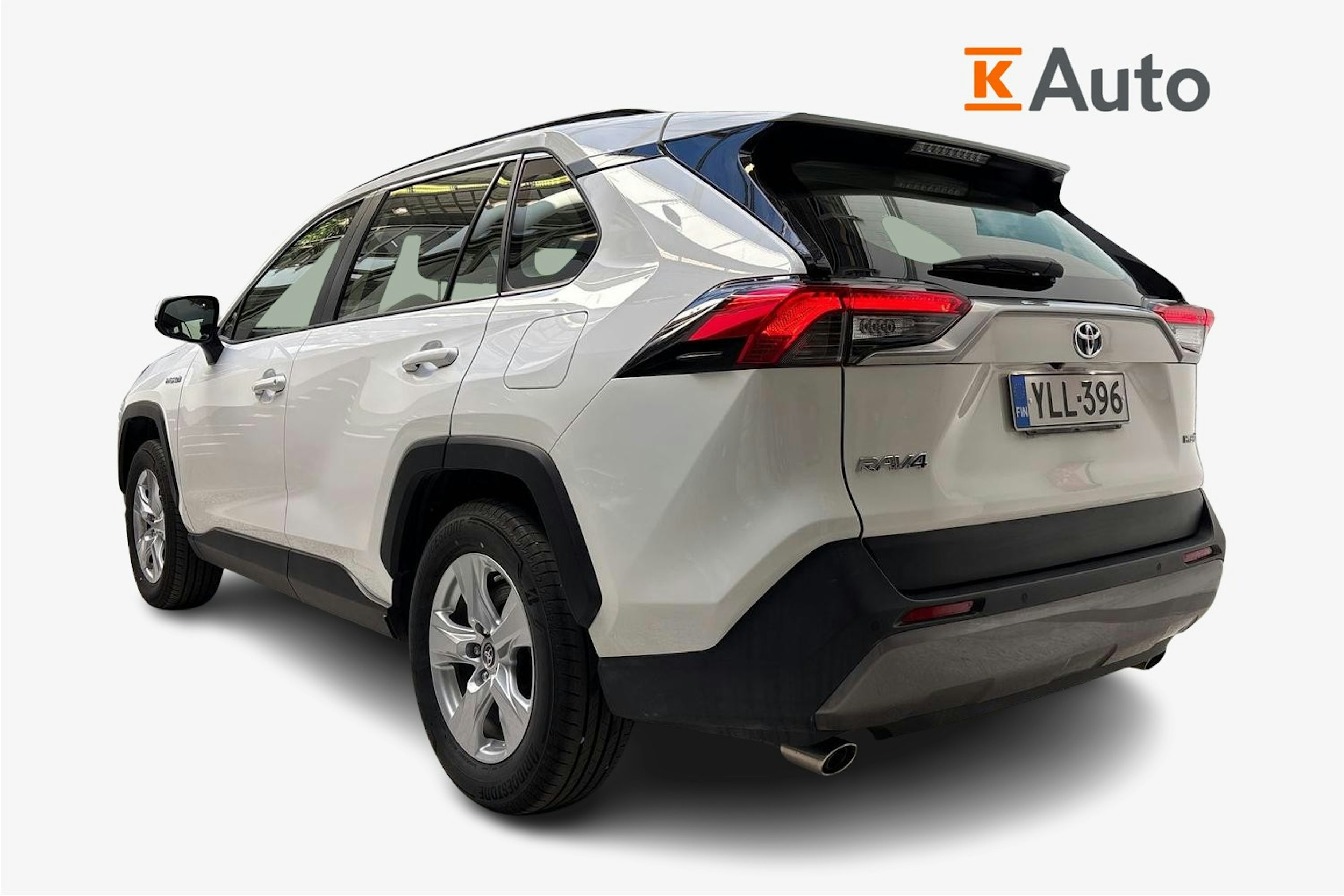 valkoinen Toyota RAV4 2022 kuva 2.