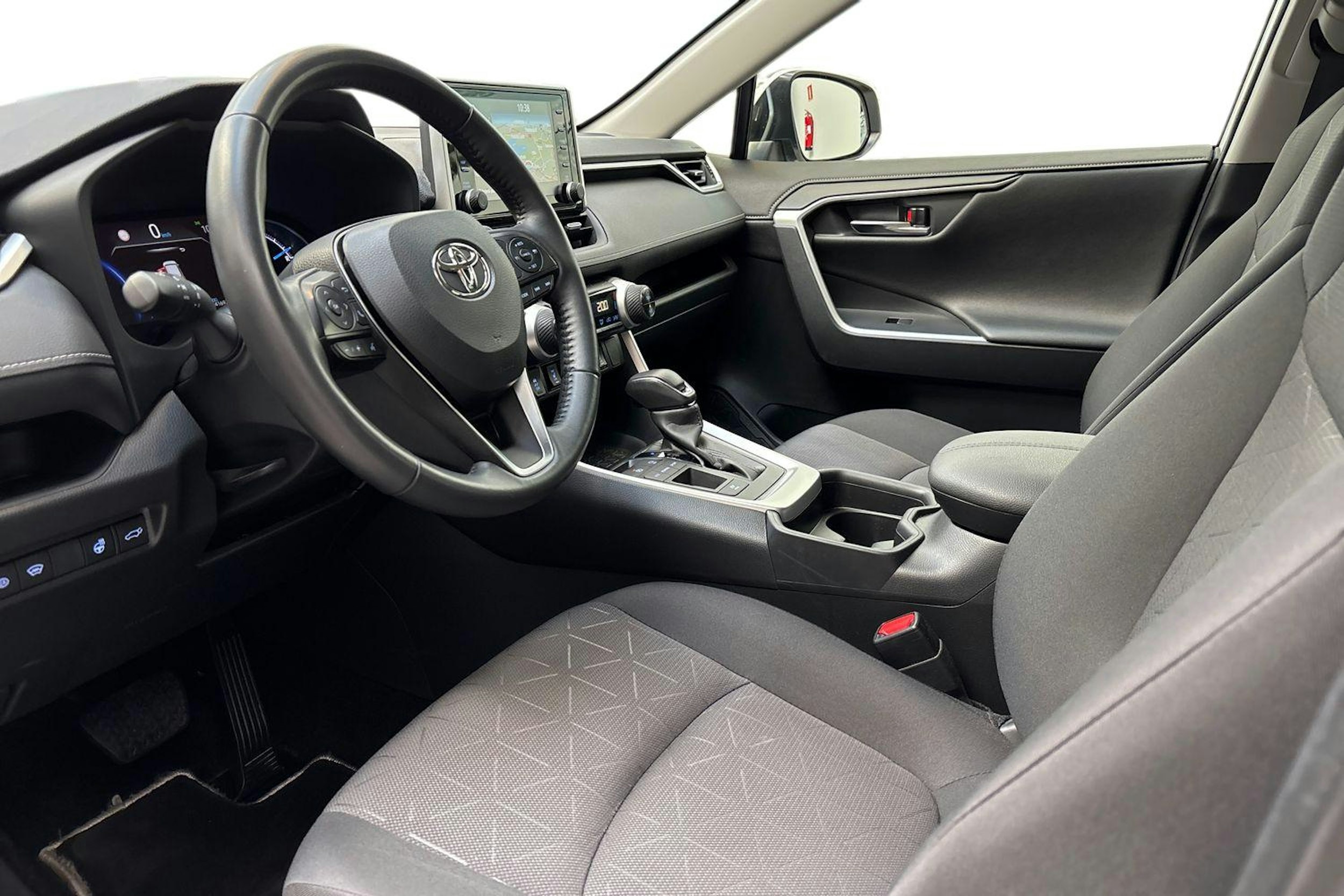 valkoinen Toyota RAV4 2022 kuva 7.