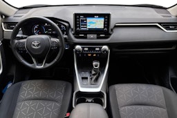 valkoinen Toyota RAV4 2022 kuva 9.