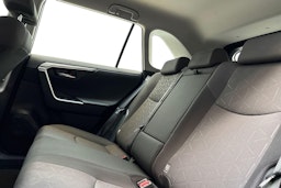 valkoinen Toyota RAV4 2022 kuva 10.