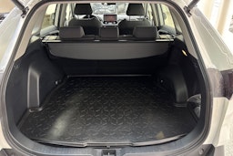 valkoinen Toyota RAV4 2022 kuva 14.