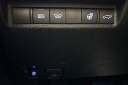 valkoinen Toyota RAV4 2022 kuva 18.