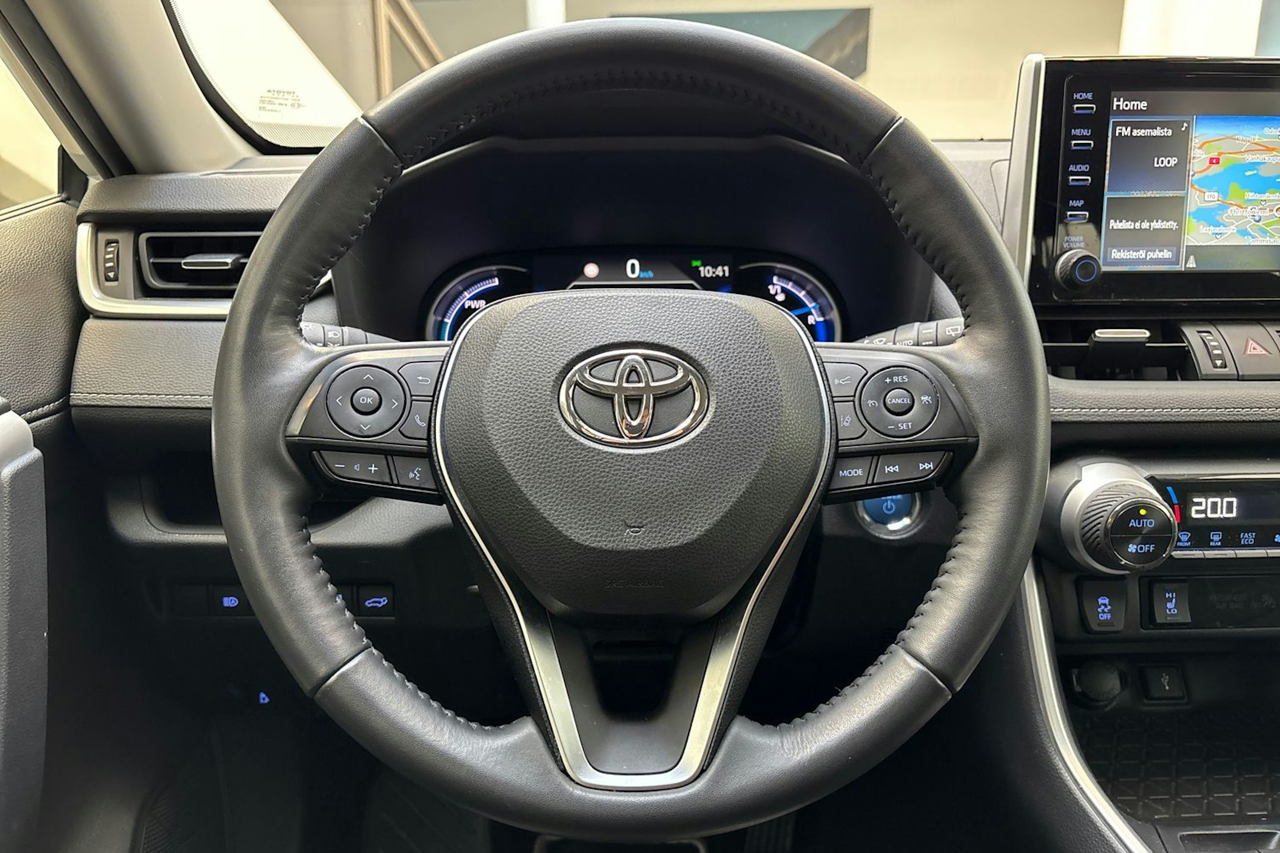 valkoinen Toyota RAV4 2022 kuva 19.