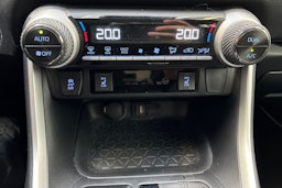 valkoinen Toyota RAV4 2022 kuva 25.