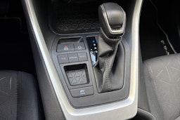 valkoinen Toyota RAV4 2022 kuva 26.