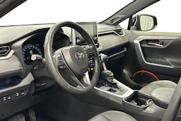 musta Toyota RAV4 2022 kuva 7.