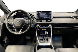 musta Toyota RAV4 2022 kuva 9.