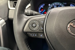 musta Toyota RAV4 2022 kuva 16.