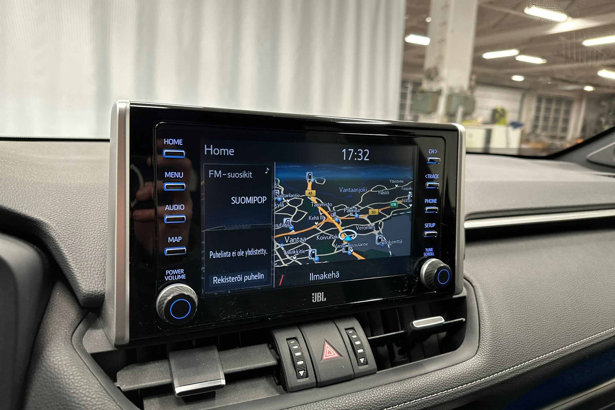 musta Toyota RAV4 2022 kuva 19.