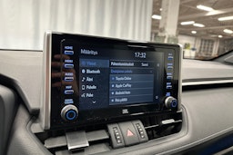 musta Toyota RAV4 2022 kuva 21.