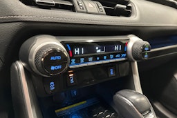 musta Toyota RAV4 2022 kuva 22.