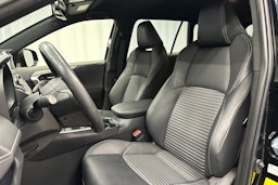 musta Toyota RAV4 2022 kuva 24.