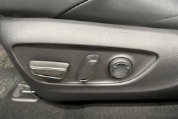 musta Toyota RAV4 2022 kuva 25.