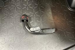 musta Toyota RAV4 2022 kuva 28.