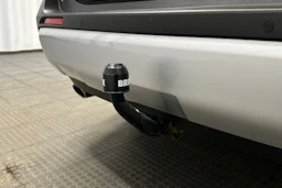 harmaa Toyota RAV4 2023 kuva 17.