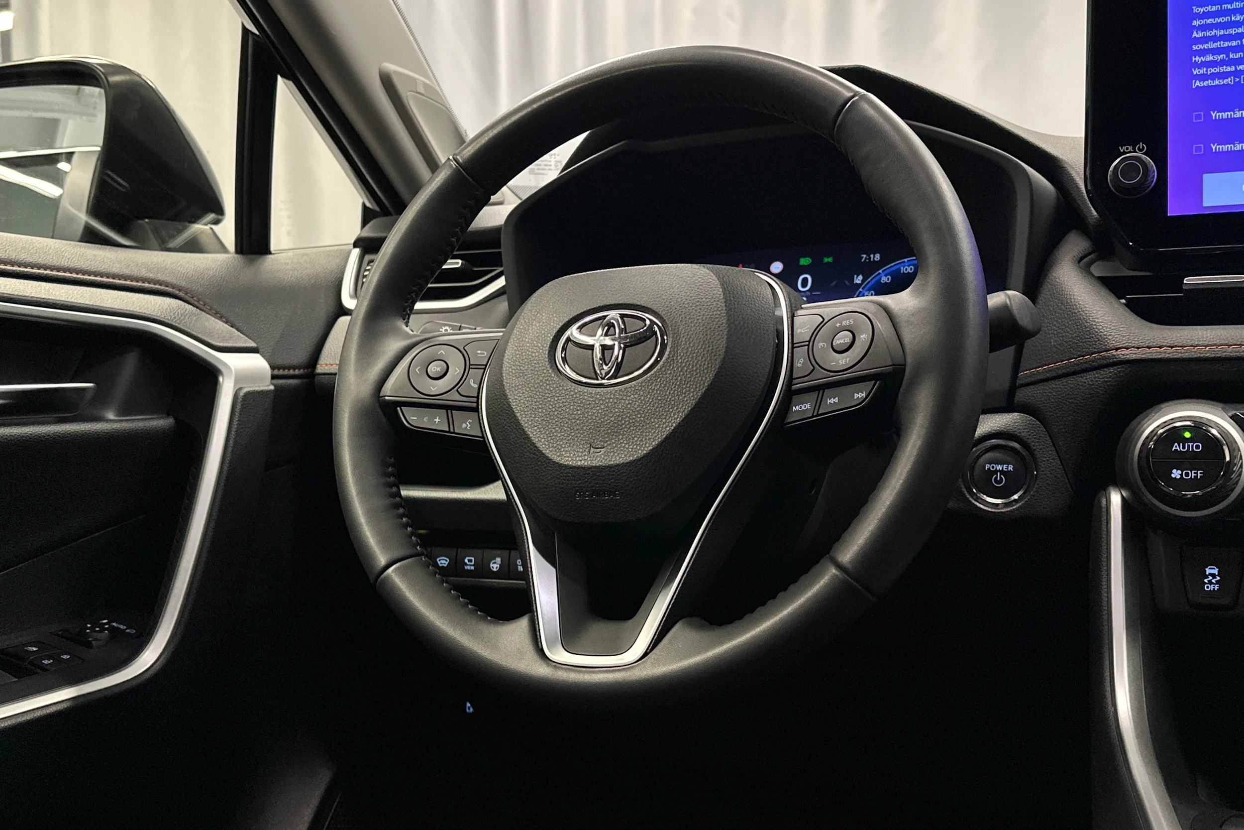 harmaa Toyota RAV4 2023 kuva 20.