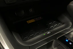 harmaa Toyota RAV4 2023 kuva 30.