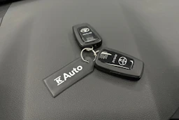 harmaa Toyota RAV4 2023 kuva 36.
