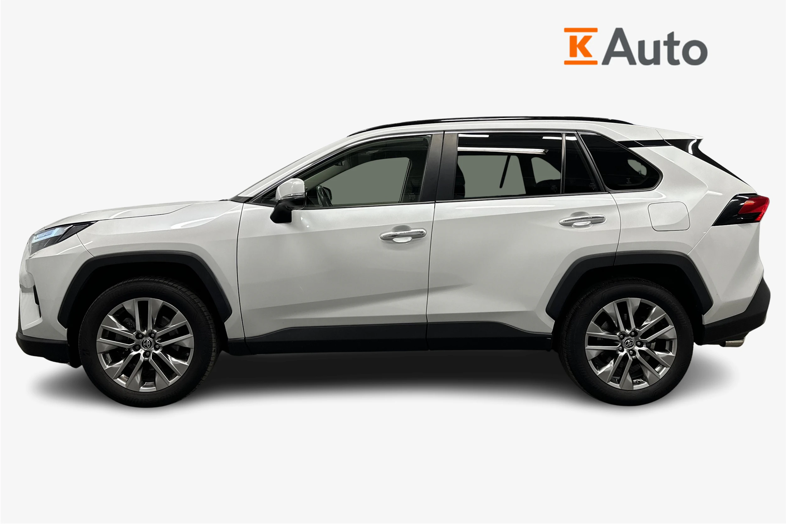 valkoinen Toyota RAV4 2023 kuva 7.